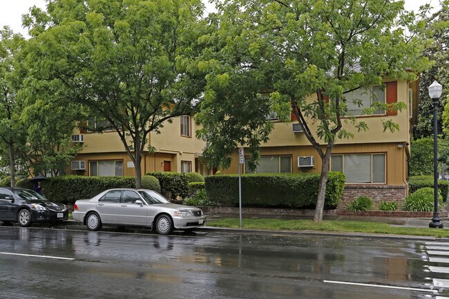Building Photo - 1731 N St