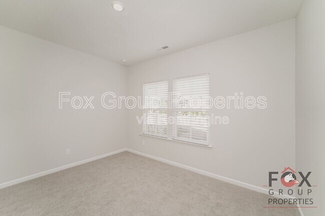 Building Photo - 908 Mary Max Dr