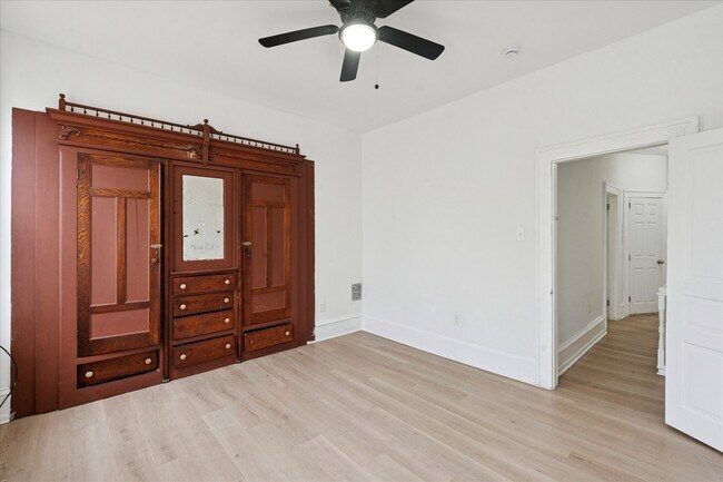 Building Photo - 2054 W Glenwood Ave