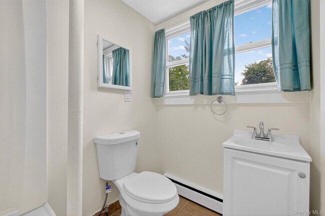 Building Photo - 2091 Maple Ave