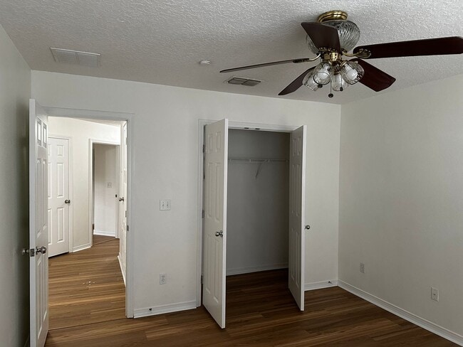 Building Photo - Spacious All Brick 4/3 in Whisper Creek