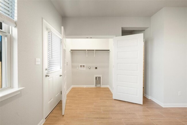 Building Photo - 2045 Arendale Dr