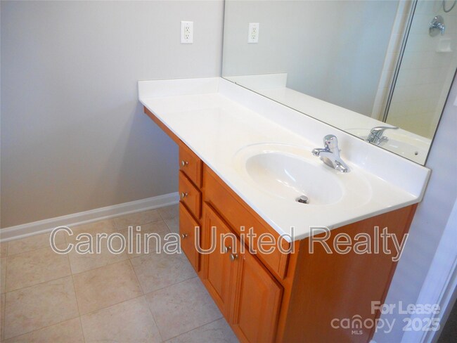 Building Photo - 1018 Fountainbrook Dr