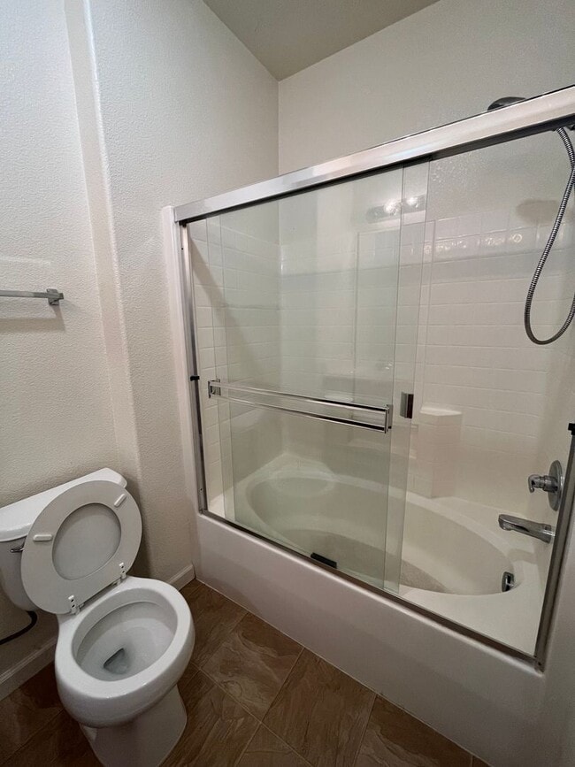 Building Photo - HAMPTON VILLAGE - 2 BR / 2 BA CONDO AVAILABLE NOW!