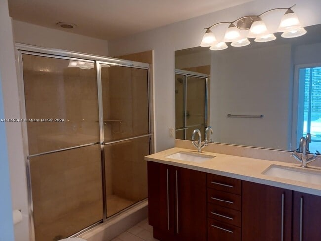 Building Photo - 1111 SW 1st Ave