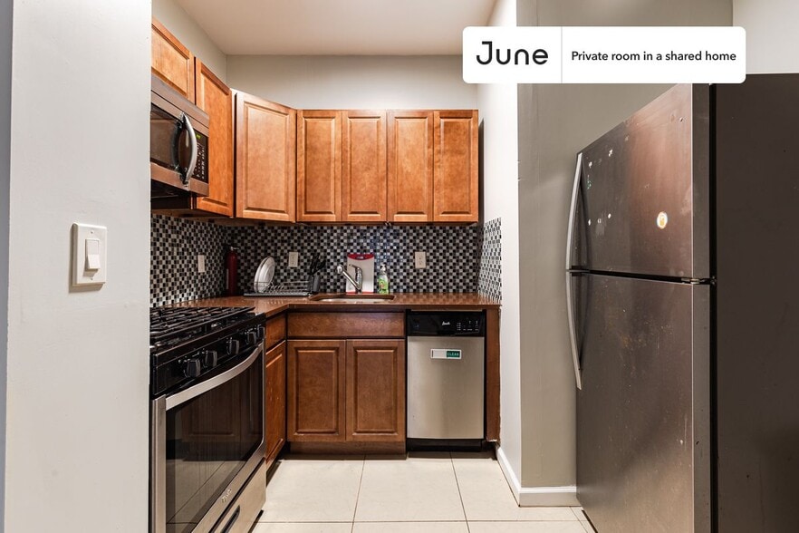 Building Photo - Room in Shared 3 bed/2 bath home