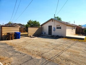 Building Photo - 1037 Brownlee Ave