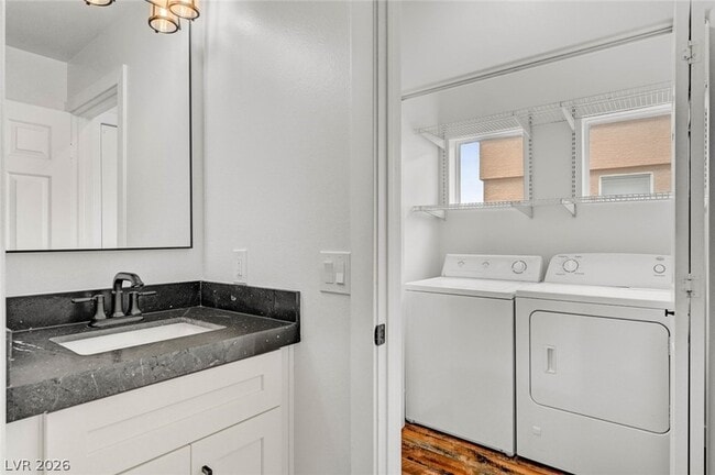 Building Photo - 10544 Allthorn Ave