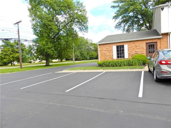 Building Photo - 597 French Rd