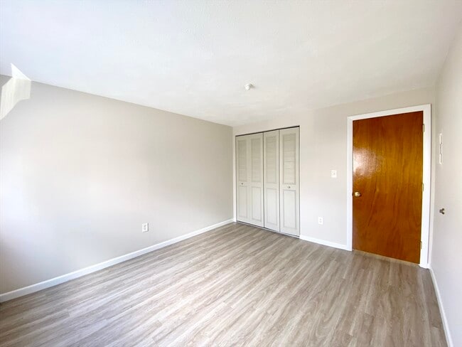 Building Photo - 128 Salem St