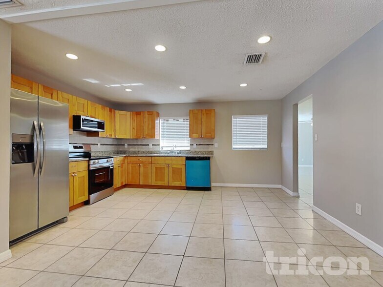 Building Photo - 1928 W Clinton St