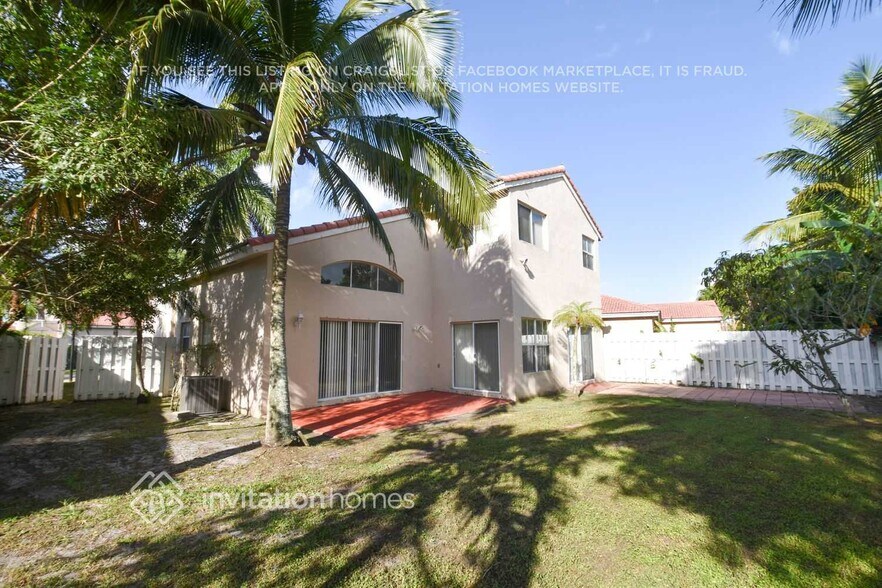 Building Photo - 4415 SW 153rd Ave