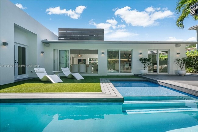 Building Photo - 475 Woodcrest Rd