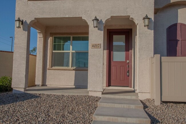 Building Photo - Brand New luxurious Model Home in Warner Meadows!