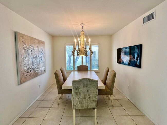 Building Photo - 105 Durango Cir