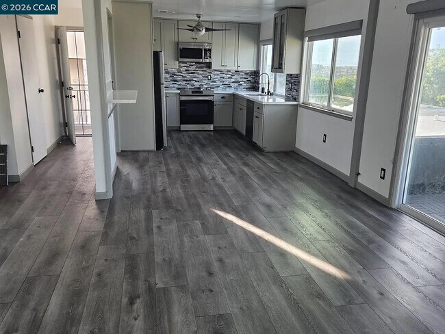 Building Photo - 3081 Birmingham Dr