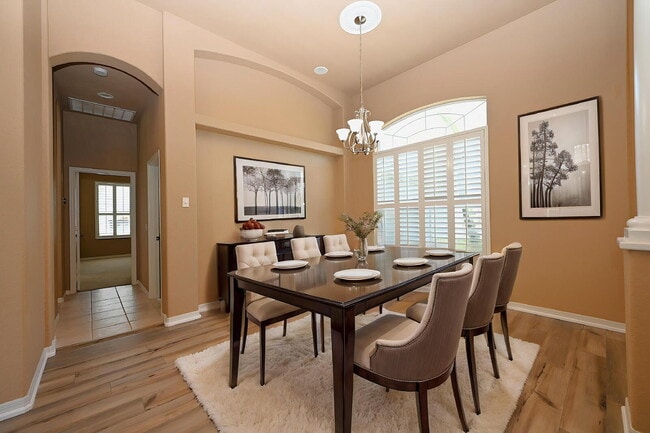 Building Photo - 2618 High Ridge Dr