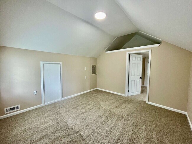 Building Photo - Spacious 4-Bedroom Farmhouse with 2.5 Baths in Raeford!