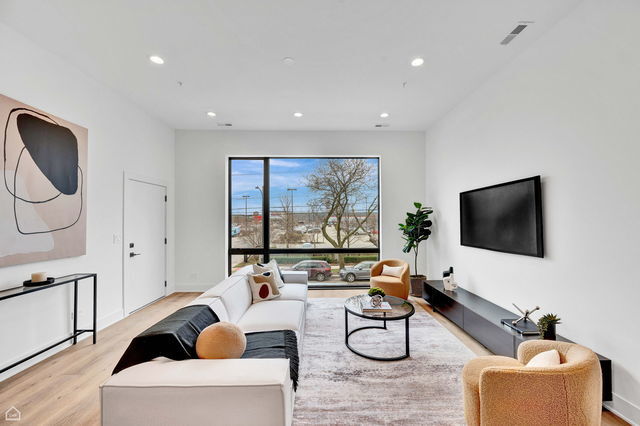 Building Photo - 1616 W Hastings St