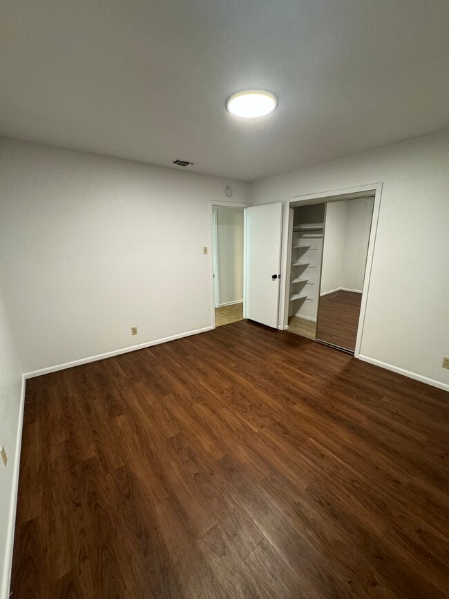 Building Photo - 200 Shalimar Dr