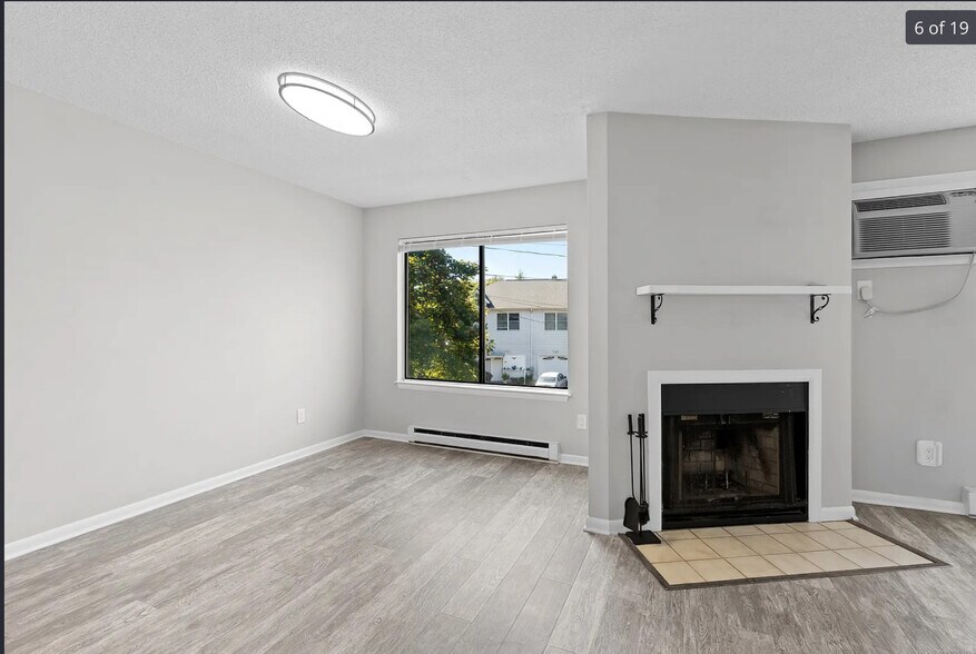 Building Photo - 19 Somers St