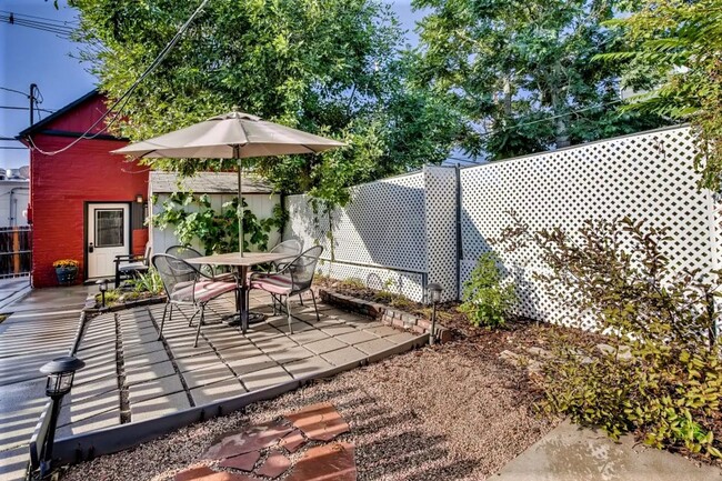 Building Photo - Cozy 1 bedroom updated brick cottage home!