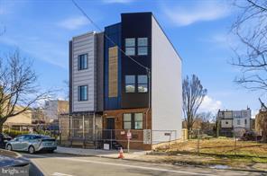 Building Photo - 2219 N 5th St