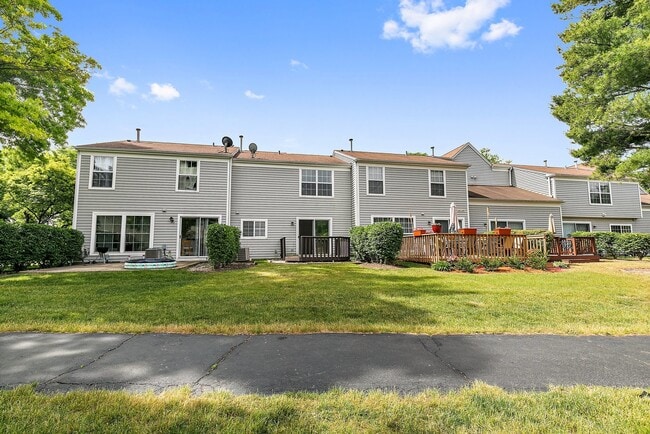 Building Photo - 1684 College Green Dr