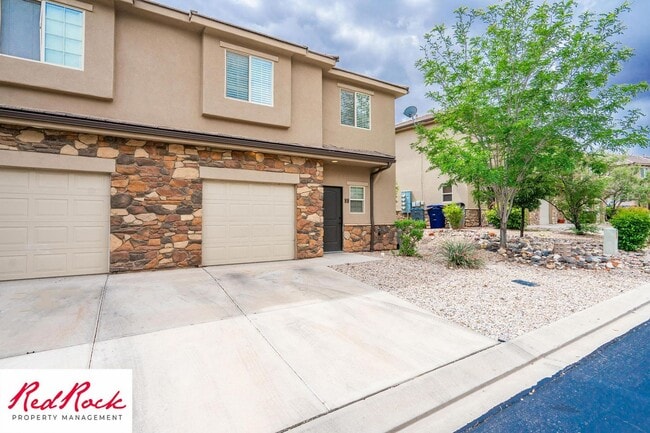 Building Photo - Cozy Townhome with Community Pool