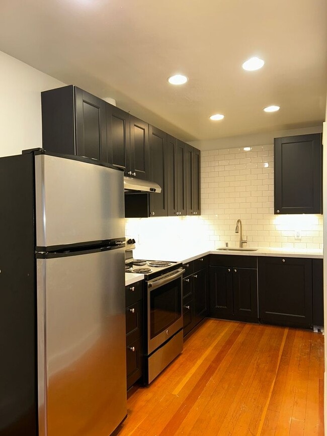 Building Photo - Renovated 1BD/1BA in charming brick cottages