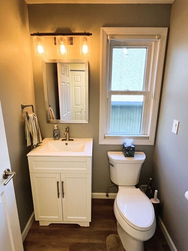 Building Photo - Bright & Spacious 3-Bedroom Home – Ideal for Entertaining & Everyday Comfort