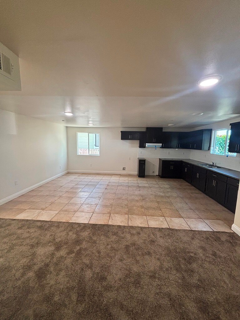 Building Photo - 122 E 24th St