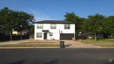 Building Photo - 4814 White Rock Dr