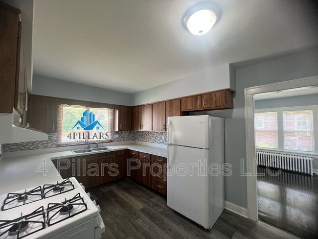 Building Photo - 106 Belden St