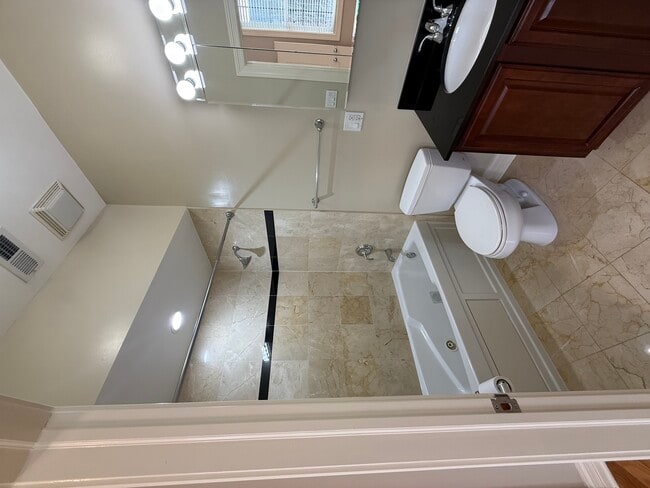 Building Photo - 2338 W Morse Ave