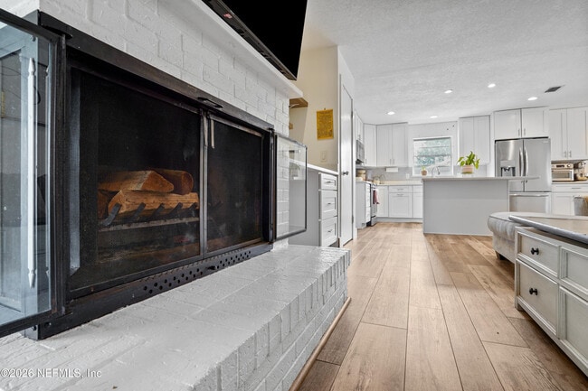 Building Photo - 6717 Lenczyk Dr