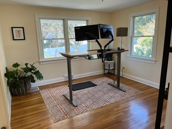 Building Photo - 172 Ponus Ave