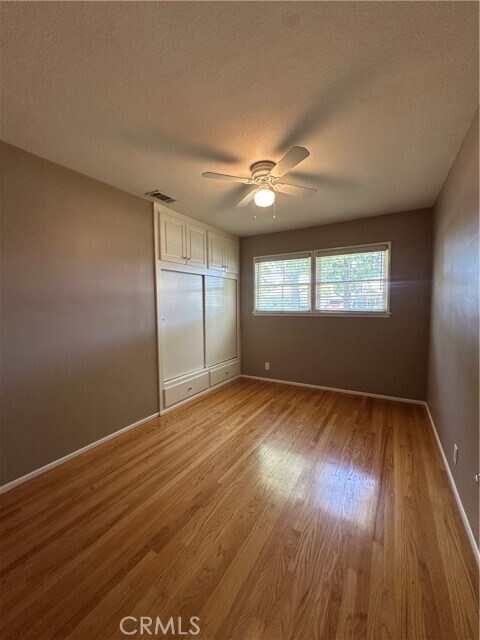 Building Photo - 1403 E Dana Pl