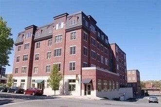Building Photo - 116-128-128 Rantoul St