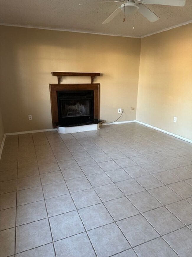 Building Photo - Remodeled 3 Bedroom Bossier Home