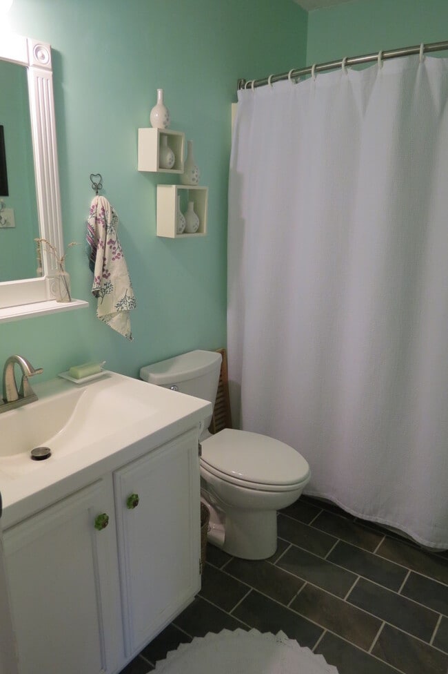 Building Photo - 805 Castalia Dr