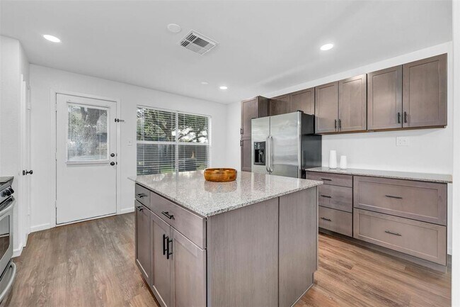 Building Photo - 1700 Palmetto Dr