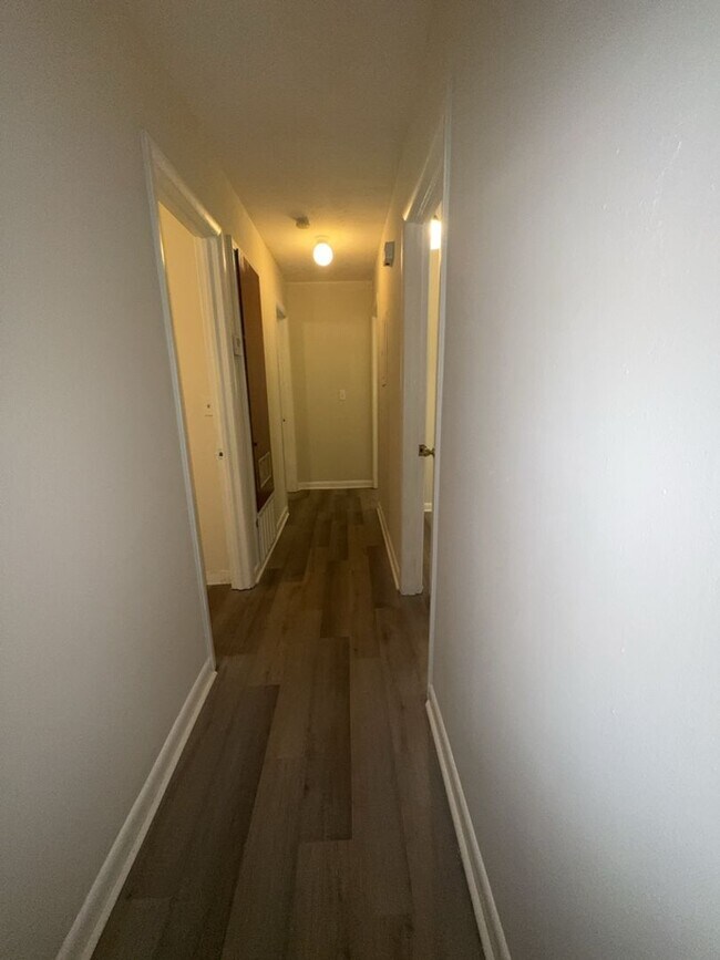Building Photo - 2119 Lamore Dr