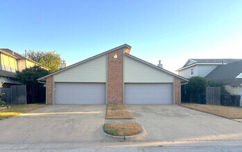 Building Photo - 2411 SW 90th St