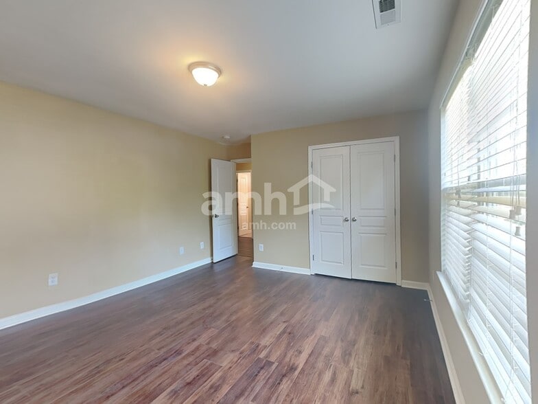 Building Photo - 409 Stobhill Ln