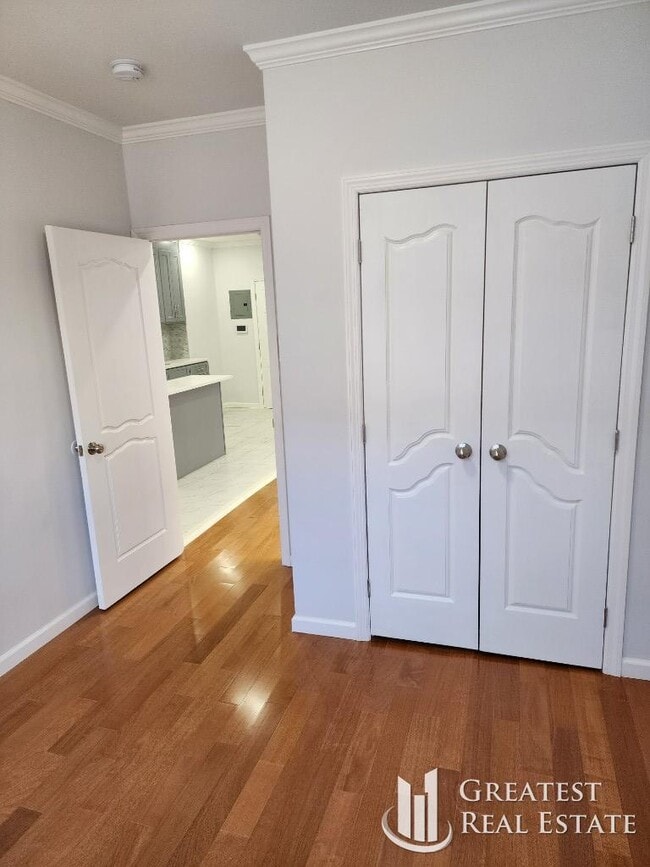 Building Photo - 3 bedroom in SOUTH RICHMOND HILL NY 11419