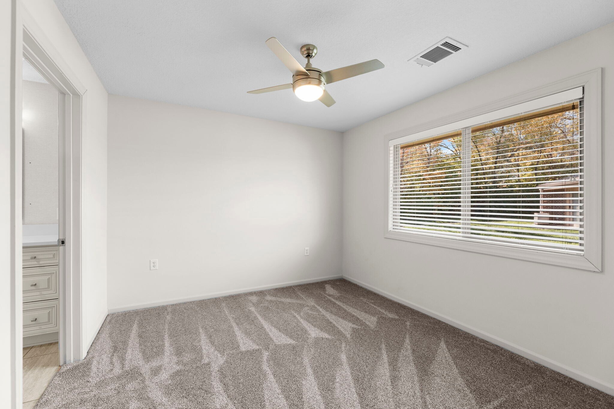 Building Photo - 2900 NE Kendallwood Pkwy