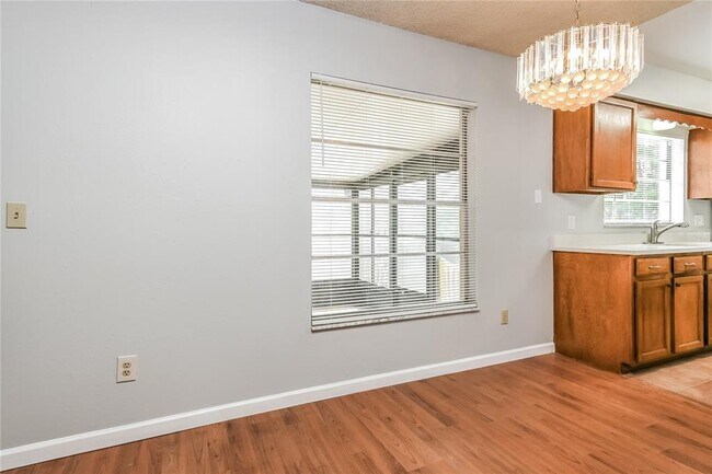 Building Photo - 4609 Wellesly Dr