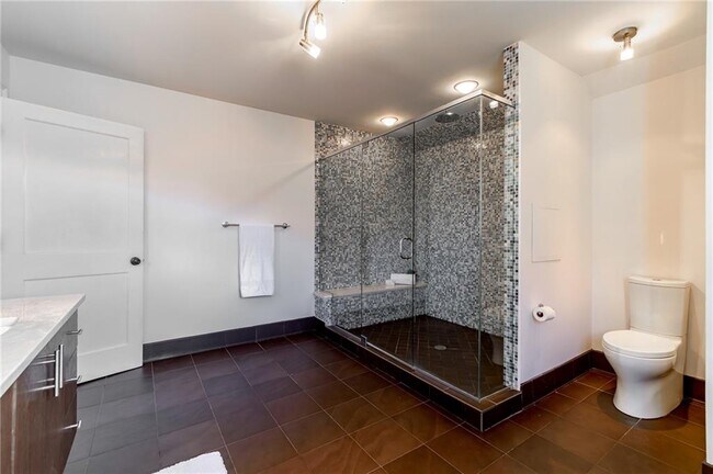 Building Photo - 628 Cooledge Ave NE