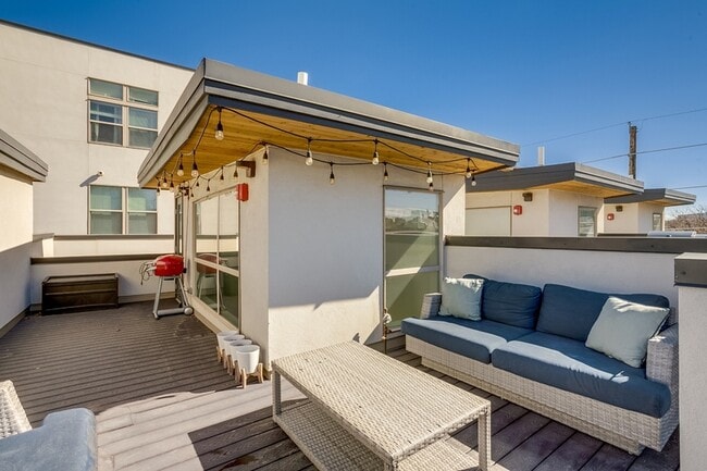 Building Photo - 2426 Welton St